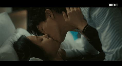 Yook Sungjae and Yeon Woo's Passionate Kiss Scene in ‘The Golden Spoon ...