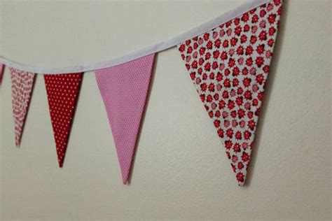 FREE Bunting Pattern and Instructions at Freckles and Co Sewing