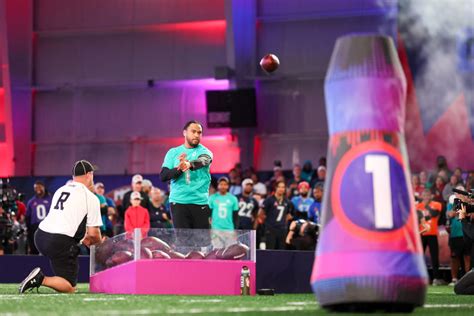 WATCH: Dolphins QB Tua Tagovailoa struggles in Precision Passing challenge at Pro Bowl Games ...