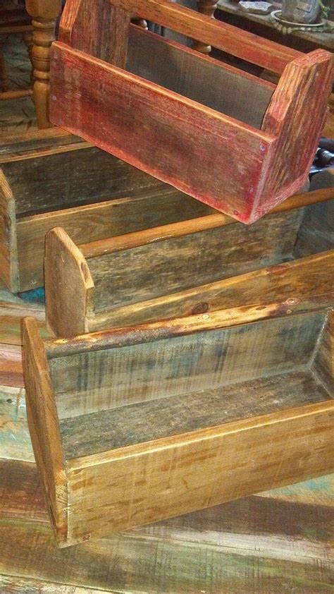 All made with pallet wood! Wood Totes! Barn Wood Crafts, Wood Craft ...