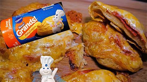 How to make Pillsbury Flaky Biscuit Pizza Snacks - Table and Flavor