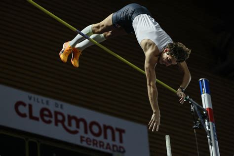 Duplantis raises his pole vault world record to 6.22 meters - TIme News