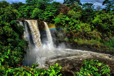 Travel Photo: Rainbow Falls in Hilo, Hawaii