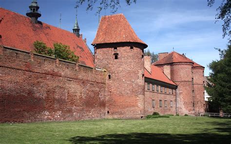Download Religious Frombork Cathedral HD Wallpaper