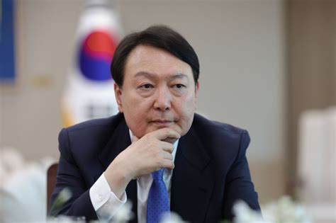 Yoon's approval rating slips for 3rd week: poll