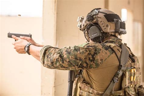 US Marine Corps MARSOC Raider with a Glock 19 handgun [1024 x 683 ...