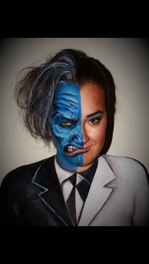 Two-Face by Luiza Takeute #bodypaint #facepaint #makeup #twoface #batman Halloween Cosplay ...