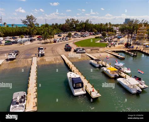 Miami boat ramp weekend scene Stock Photo - Alamy