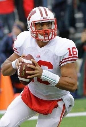 Pin by Harry Adkins on Russell Wilson | Wisconsin badgers football ...