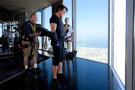 Climbing The Burj Khalifa in Mission Impossible: Ghost Protocol