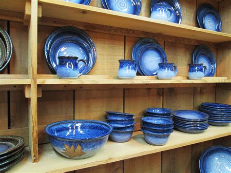 Alewine Pottery on the Arts and Crafts Loop at Gatlinburg, Tenn | Smoky mountains art, Pottery ...