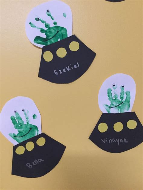 Space alien handprint art project. Great crafts for children at home, preschool ... #alien # ...