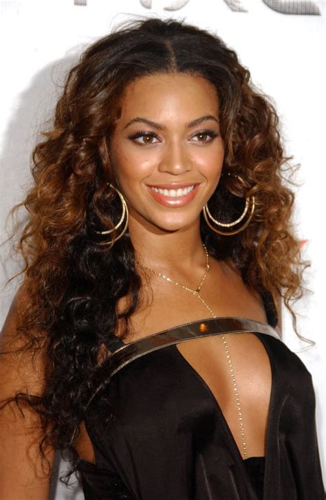 Beyonce-Brown-Wavy-Hairstyle