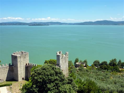 File:Castiglione del Lago, Lago Trasimeno.jpg - Wikimedia Commons