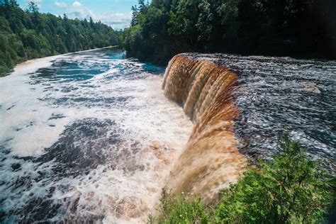 22 Best Waterfalls Near Me to See in Lifetime - Hippo Haven