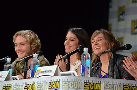 SDCC Scoop: Adelaide Kane, Toby Regbo, Megan Follows and EP Laurie McCarthy Talk REIGN Season 2 ...