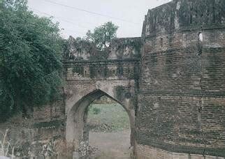 Parola Fort Travel Guide, Places to see, Attractions - Trodly