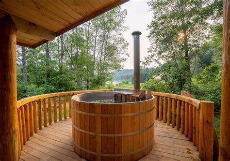 Luxurious Log Cabin With Hot Tub - Off Grid Path