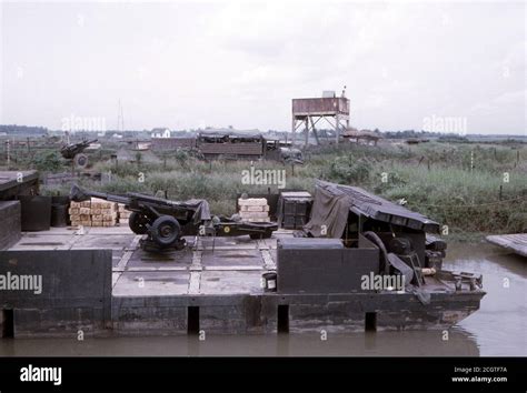 105mm howitzer hi-res stock photography and images - Alamy