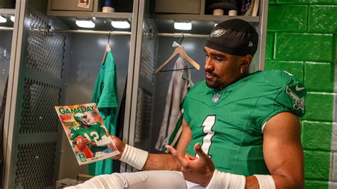 Eagles sport Kelly Green uniforms in vintage locker room