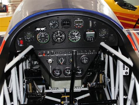 Extra 300 Cockpit - lasopagoogle