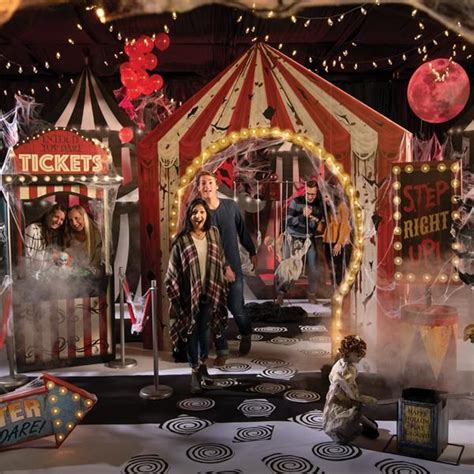 Set an eerie scene for your next event using our Creepy Carnival Theme Kit. This decorating kit ...