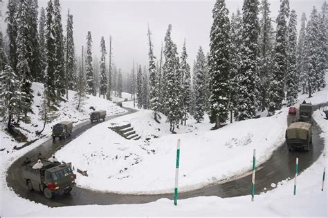 Heavy snowfall in J&K, Uttarakhand - The Hitavada