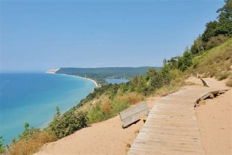 5+ best Sleeping Bear Dunes hikes (views!) sand dune trails, beach hikes, more 🌳 Michigan travel ...