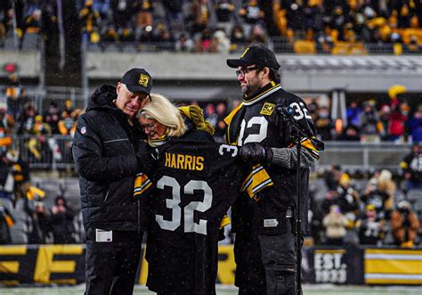 Steelers retire Franco Harris' No. 32 in somber ceremony at Acrisure Stadium | Pittsburgh Post ...