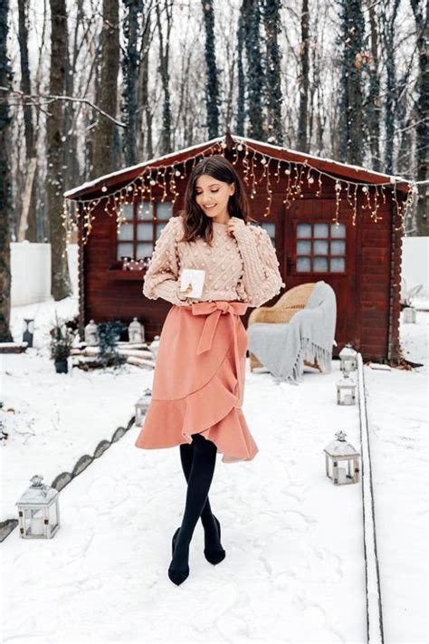 15 Stylish Yet Romantic Valentine’s Day Outfit Ideas | Romantic outfit, Romantic outfit winter ...