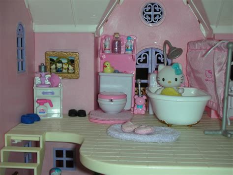 Hello Kitty Deluxe Dollhouse-Bathroom - a photo on Flickriver