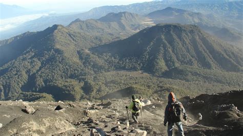 Gunung Semeru, Gunung Tertinggi di Pulau Jawa | Pengetahuan Wisata Gunung Indonesia