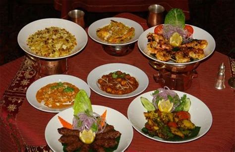 Lucknow Food, Lucknow Food Guide, Famous Cuisine in Lucknow