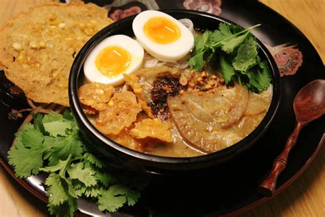 မုန္႕ဟင္းခါး/Piquant Fish Soup With Rice Noodles | Traditional food, Cuisine, Food