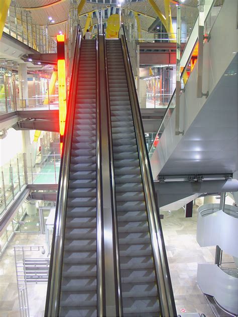 Madrid airport escalator | Escalators at the Madrid airport.… | Flickr