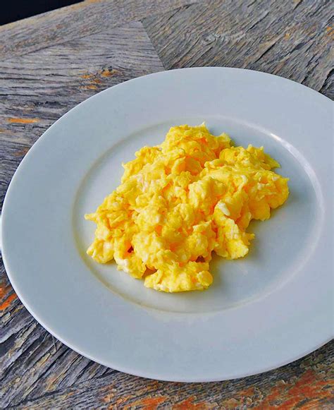 how-to-make-scrambled-eggs-feature-2 - Butter-n-Thyme