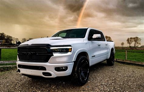 RAM 1500 Laramie Night Edition op Tuff T12 | White truck, Dodge trucks ram, Pickup trucks