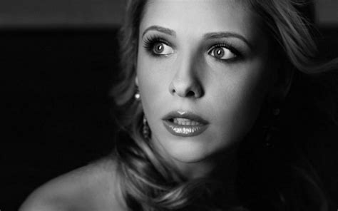 Download Blonde Celebrity Sarah Michelle Gellar Wallpaper