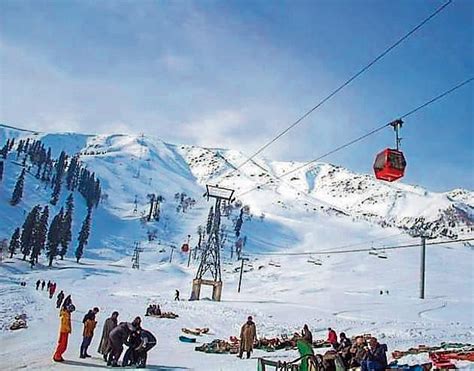 Gulmarg Gondola reopens after six months - Hindustan Times