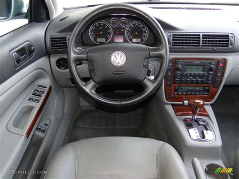 2005 Volkswagen Passat GLX Sedan interior Photo #53133517 | GTCarLot.com