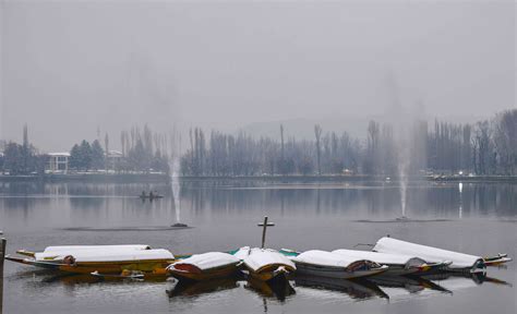 In photos: Jammu and Kashmir receives heavy snowfall, Srinagar airport closed for second day