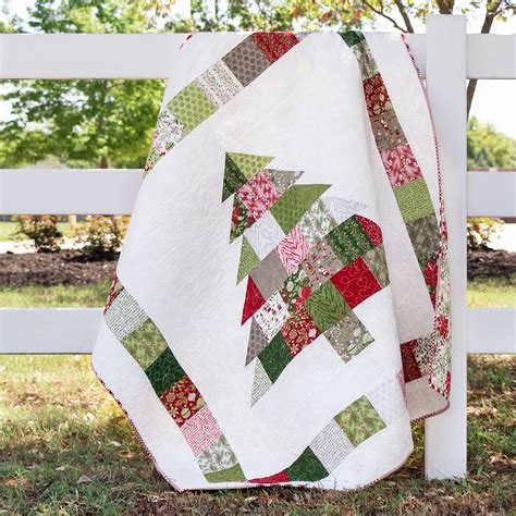 You’ll need the Charming Christmas Quilt Kit and the matching Backing Set to recreate this ...