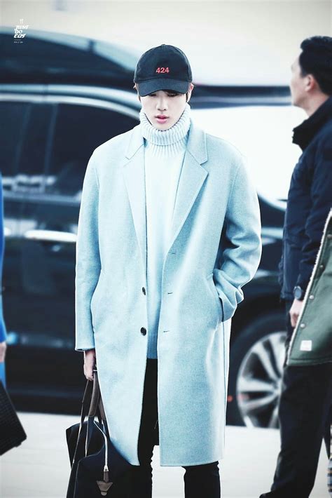 Jin BTS at Incheon airport heading to Nagoya, Japan #BTS #방탄소년단 | Korean fashion, Fashion korean ...