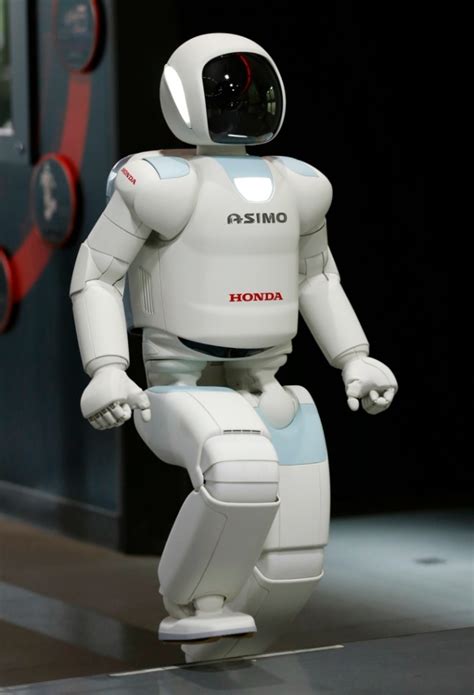 Asimo: Robot museum guide fluffs his lines on day one in Tokyo | Metro News