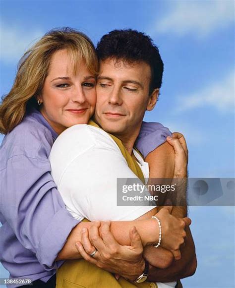 472 Paul Reiser And Helen Hunt Photos & High Res Pictures - Getty Images