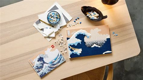 LEGO display brings a new scale to 31208 Hokusai – The Great Wave