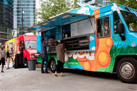 8 Secrets Behind the Most Successful Food Truck Businesses