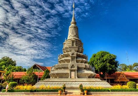 Silver Pagoda in Phnom Penh, Cambodia - Find to the Peace