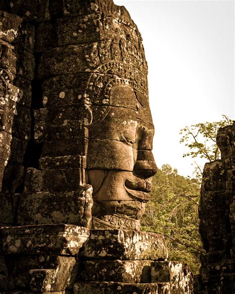 Smiling Faces of Bayon Temple | The Sketchy Compass