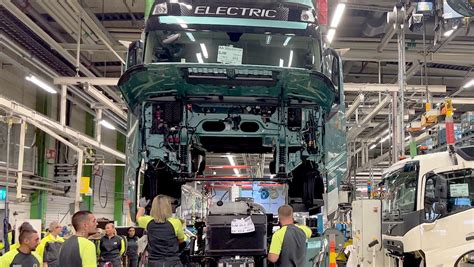 Break-through: Volvo Trucks starts series production of heavy electric trucks